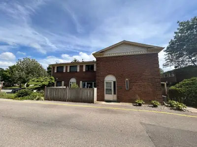 Condo Townhouse in London North