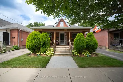 Detached in Brantford