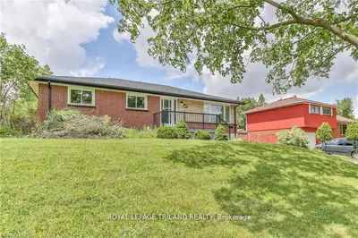 1032 Eagle Drive, London South, On N5z 3h5