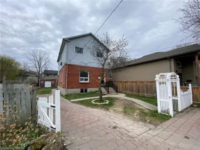 35 Oliver Street, London East, On N5z 2e7