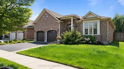 Detached in Brantford