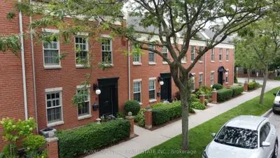 Condo Townhouse in Cobourg