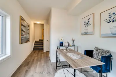 Condo Townhouse in Hamilton