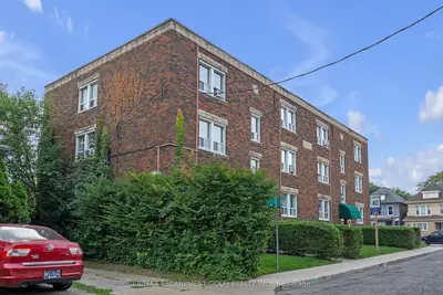 Condo Apartment in Hamilton