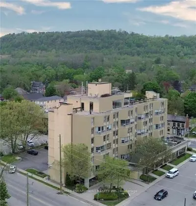 Condo Apartment in Hamilton
