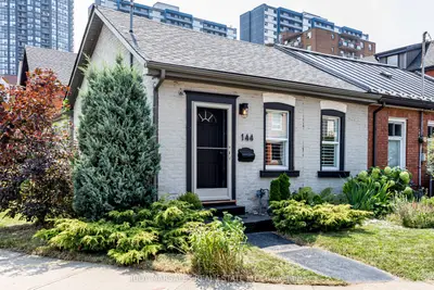 Att/Row/Townhouse in Hamilton