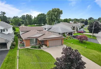 Detached in Niagara Falls