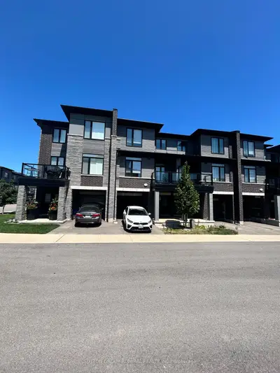 Condo Townhouse in Hamilton