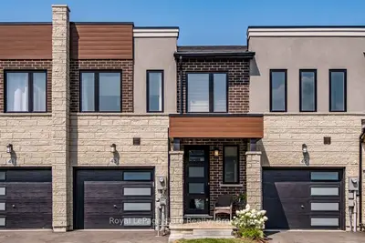 Att/Row/Townhouse in Hamilton