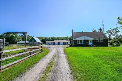 Detached in Port Colborne