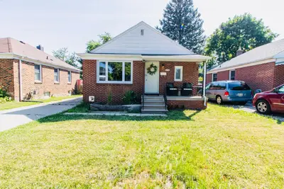 Detached in Windsor