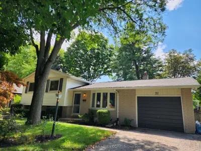 711 Algoma Avenue Upper, London North, On N5x 1w4