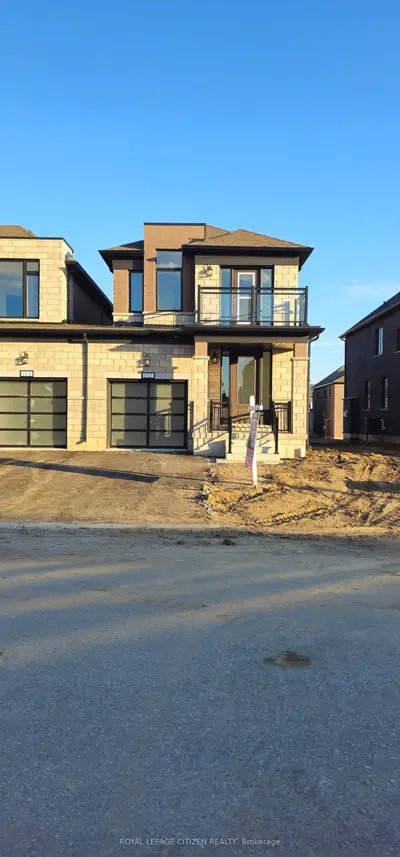 Att/Row/Townhouse in Woodstock