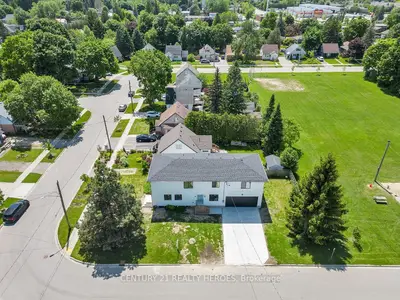 11 Churchill Crescent E, Centre Wellington, On N1m 1a6