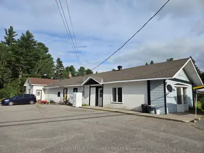 Duplex in Addington Highlands