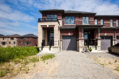 Att/Row/Townhouse in Kawartha Lakes