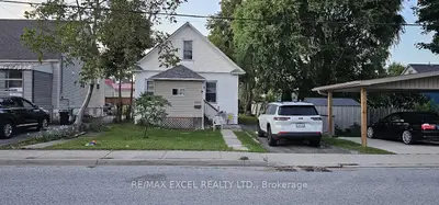 Detached in Niagara Falls