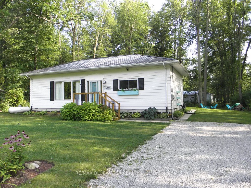 6043 Danbea Lane, Lambton Shores, On N0n 1j1