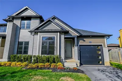 Att/Row/Townhouse in St. Catharines