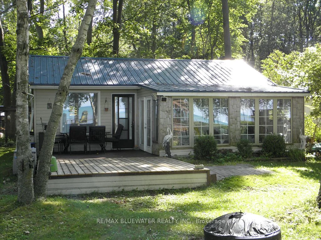 9891 Lake Road, Lambton Shores, On N0n 1j2
