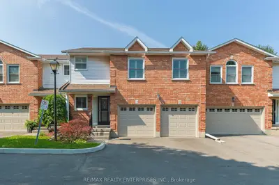 Condo Townhouse in Hamilton