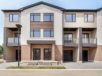 Condo Townhouse in London South
