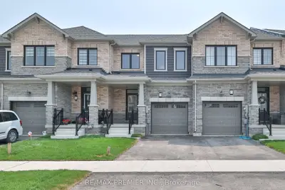 Att/Row/Townhouse in Welland