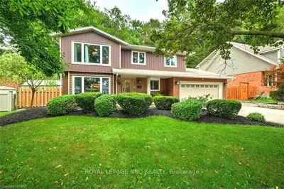 Detached in Pelham