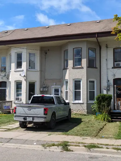 Att/Row/Townhouse in Kawartha Lakes