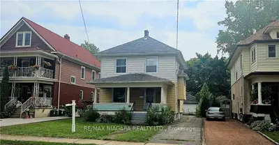 Detached in Niagara Falls
