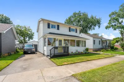 Detached in Niagara Falls