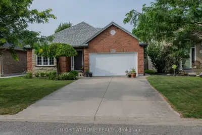 Detached in Niagara Falls