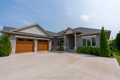 Detached in St. Clair