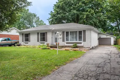 19 Maxwell Crescent, London North, On N5x 1y9