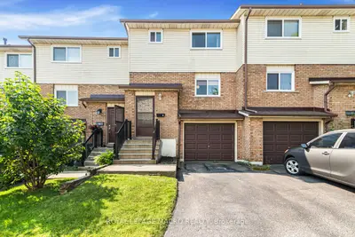 Condo Townhouse in Hamilton