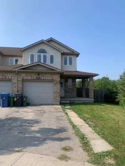 Att/Row/Townhouse in Guelph