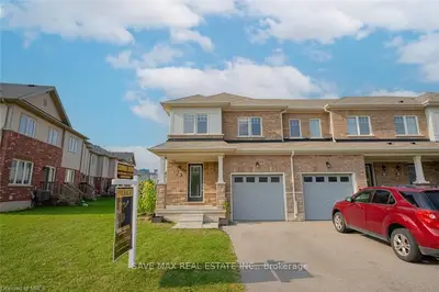 Att/Row/Townhouse in Brantford