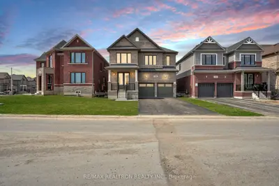 184 Leslie Davis Street, North Dumfries, On N0b 1e0