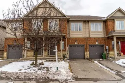 Att/Row/Townhouse in Hamilton