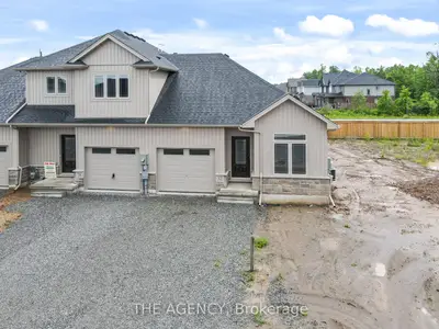 Att/Row/Townhouse in Welland