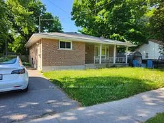808 St. Mary's Street, Peterborough, ON K9J 4H3