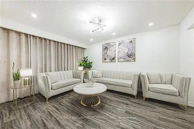 Condo Townhouse in Hamilton