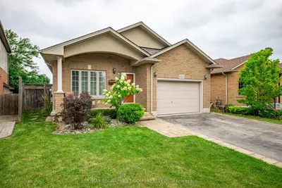Detached in Lincoln