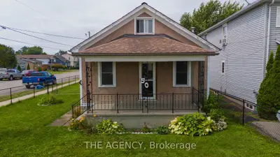 Detached in Port Colborne