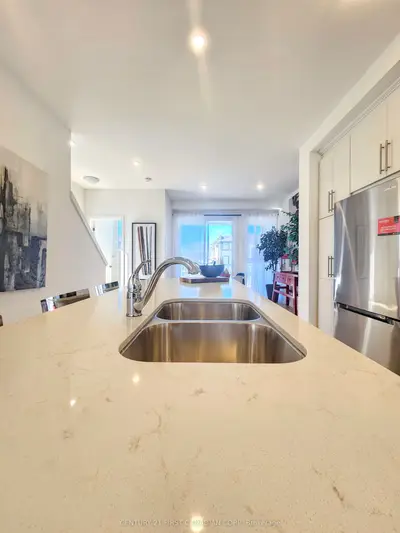 Condo Townhouse in London East