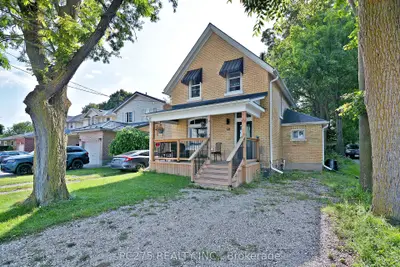 Detached in Woodstock