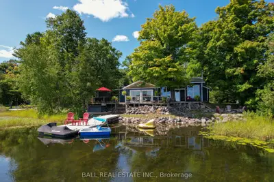 Detached in Curve Lake First Nation 35