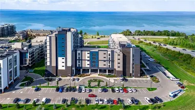 Condo Apartment in Grimsby