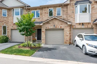 Condo Townhouse in Hamilton