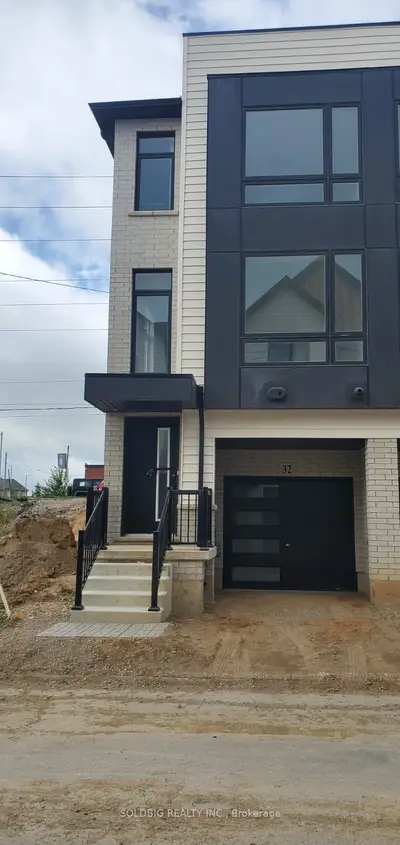 Att/Row/Townhouse in Brant